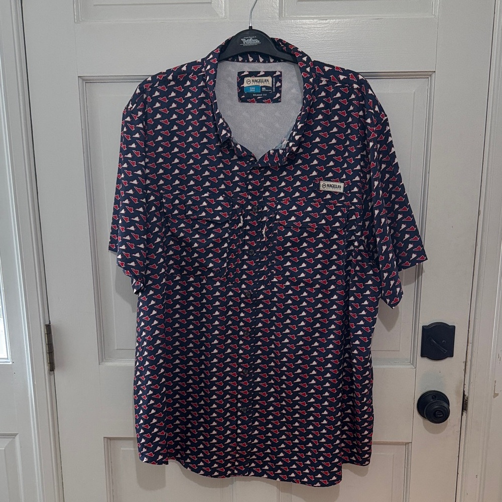 Magellan Outdoors Men's Navy and Red Patterned Shirt